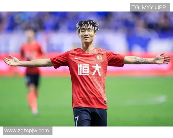 足球明星们如何看待朱煜明的解说风格与专业素养